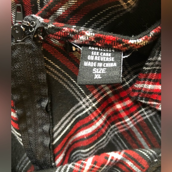 Red&Black Plaid Pleated Suspender Skirt♥️🖤👻 - Picture 3 of 3